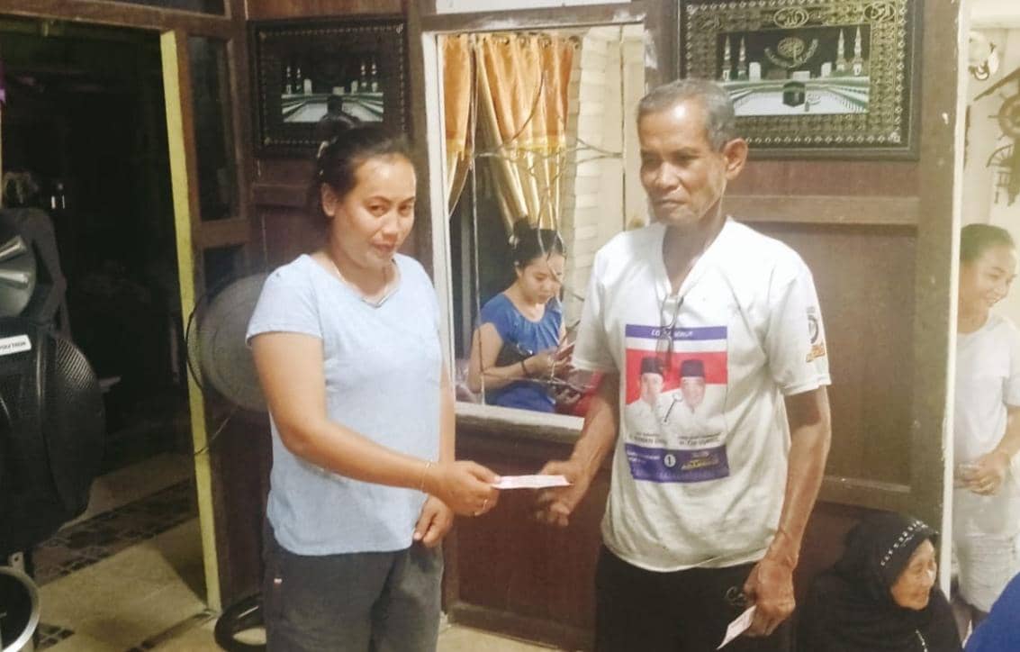 Pengembalian dana bansos yang diduga dipotong sebesar Rp300 ribu di Palembang.