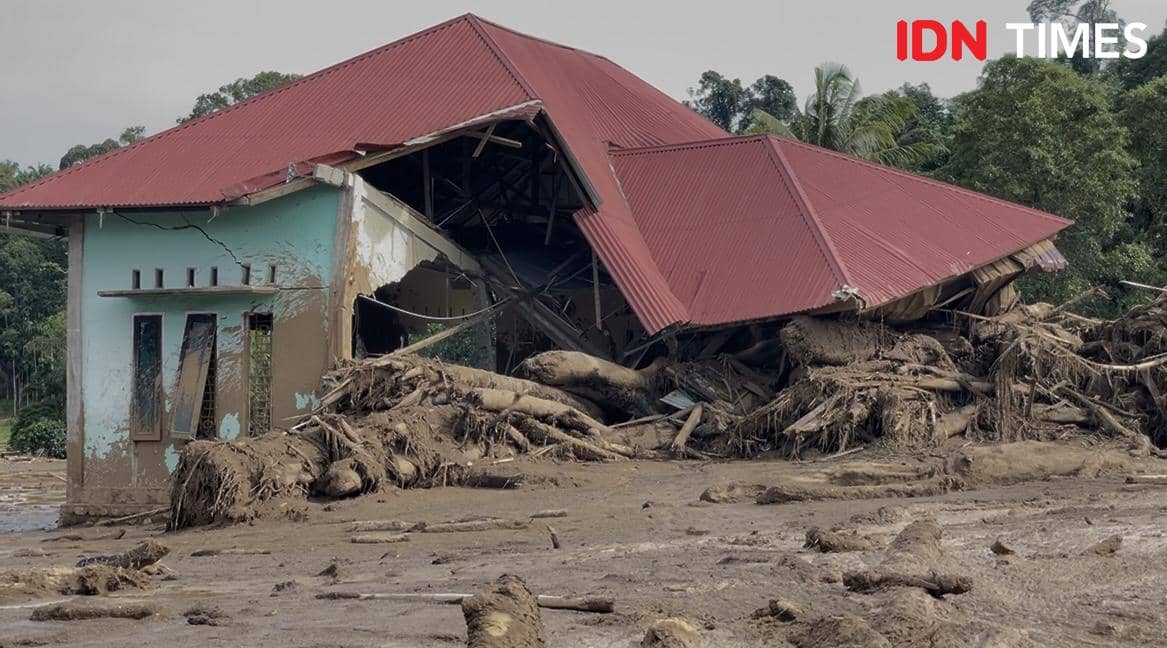 Kondisi reruntuhan rumah di Kecamatan Palembayan, Kabupaten Agam, Minggu (30/11/2025), pasca banjir selama 2 hari.