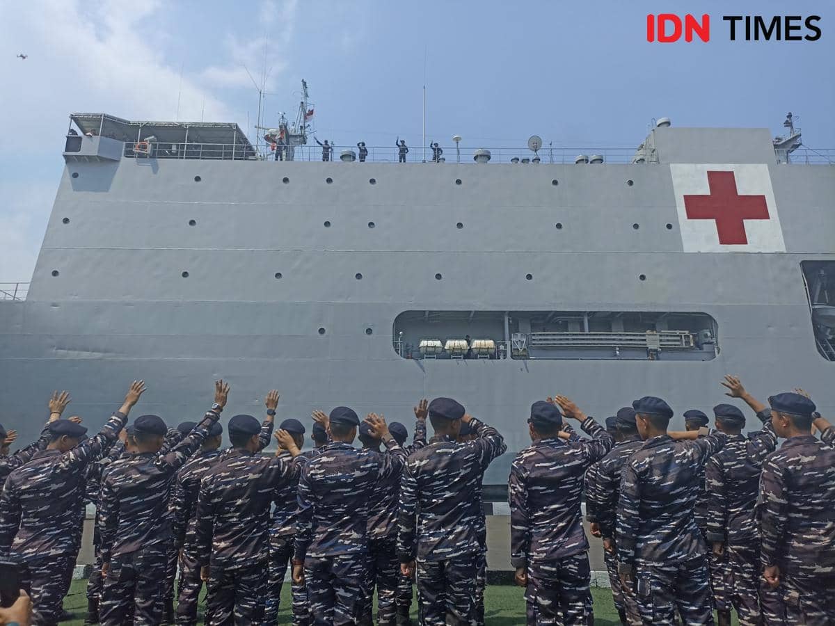 Kasal dan Rano Lepas 3 Kapal Perang Kirim Logistik dan Heli ke Sumatra