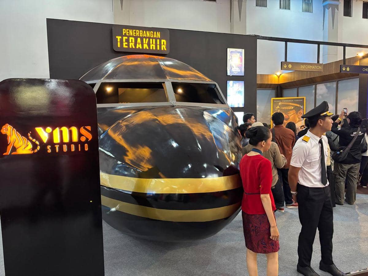 Booth VMS Studio di JAFF Market 2025, di JEC Yogyakarta, Minggu (30/11/2025). (IDN Times/Herlambang Jati Kusumo)