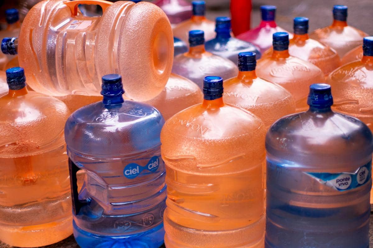 ilustrasi air minum dalam galon