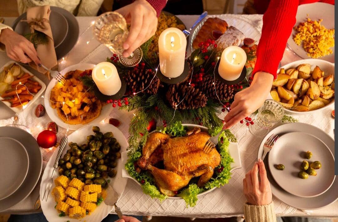 ilustrasi makan bersama saat Natal