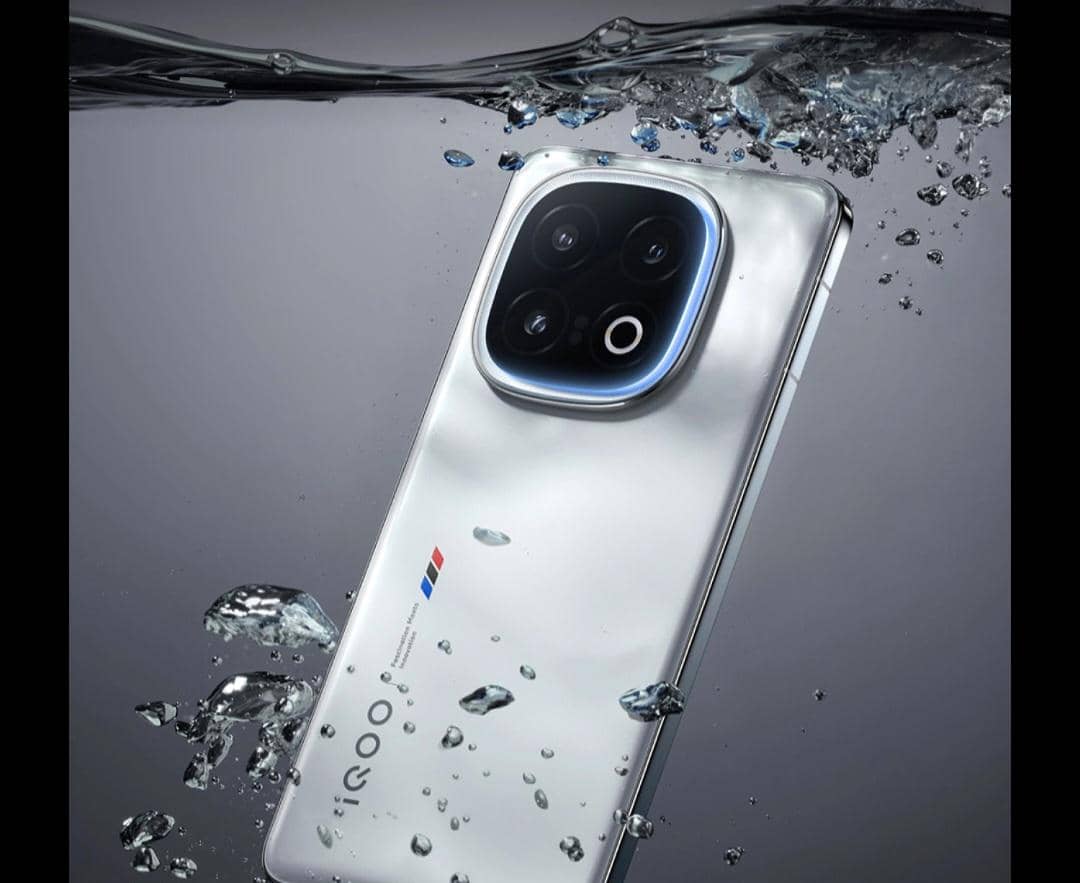 ilustrasi iQOO 13 yang kedap air 