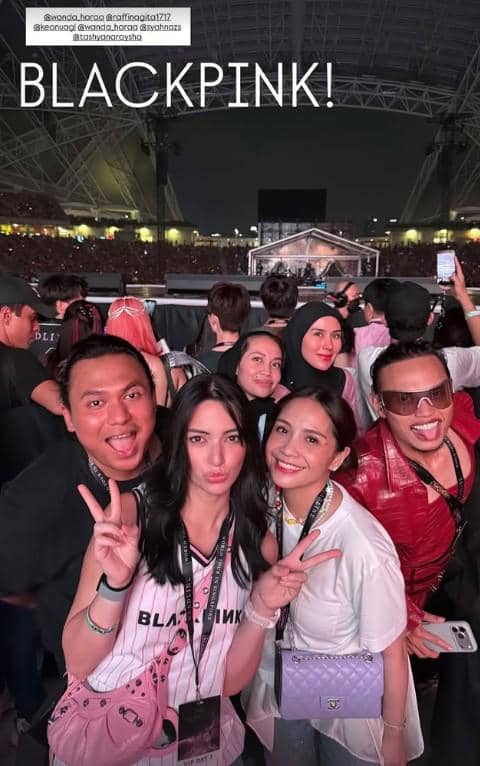 Keanu Agl, Nia Ramadhani, Nagita Slavina, dan Syahnaz Nonton Konser BLACKPINK di Singapura