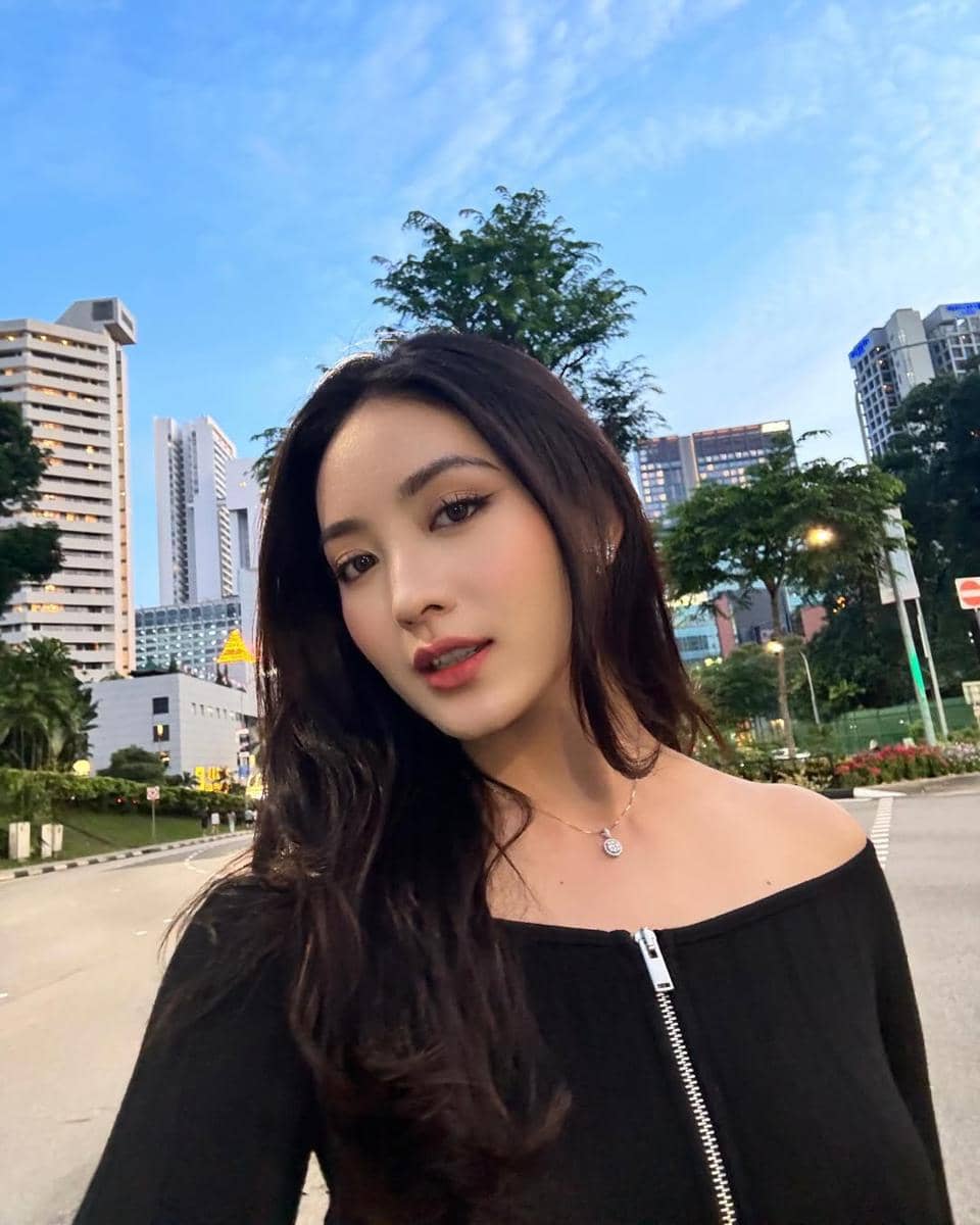 inspirasi makeup natural untuk kuliah ala Natasha Wilona 