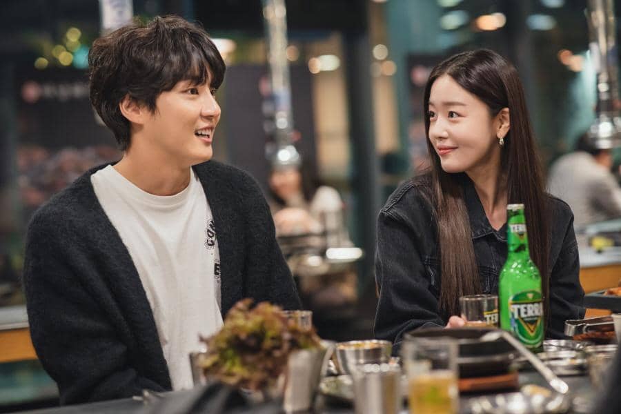 potret Yoon Shi Yoon di drakor Work Later, Drink Now