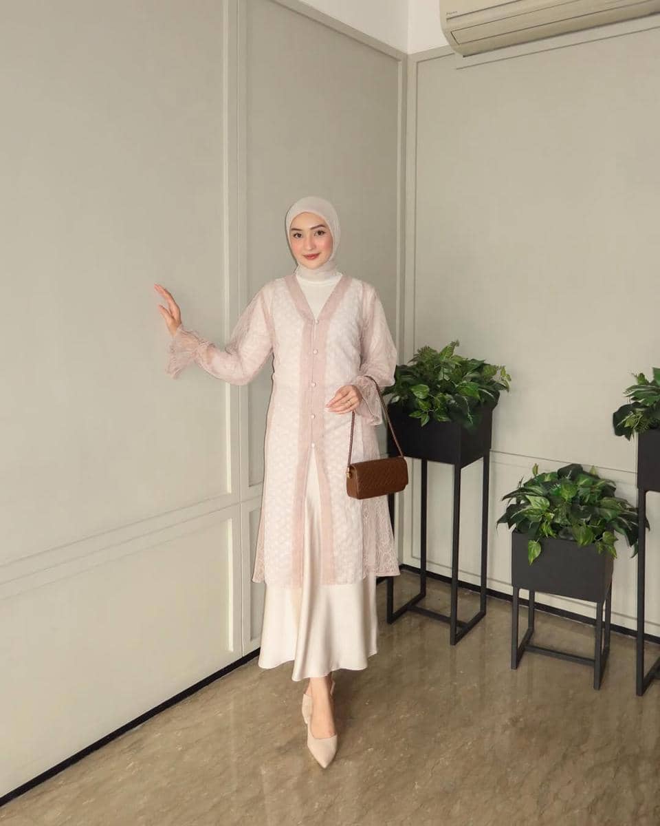 Inspirasi OOTD ala Ingrid Yulika