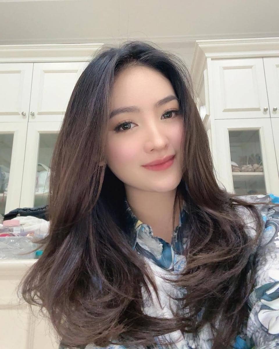 inspirasi makeup natural untuk kuliah ala Natasha Wilona