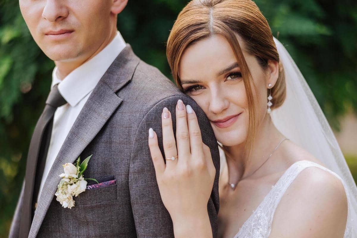 ilustrasi pasangan menikah 