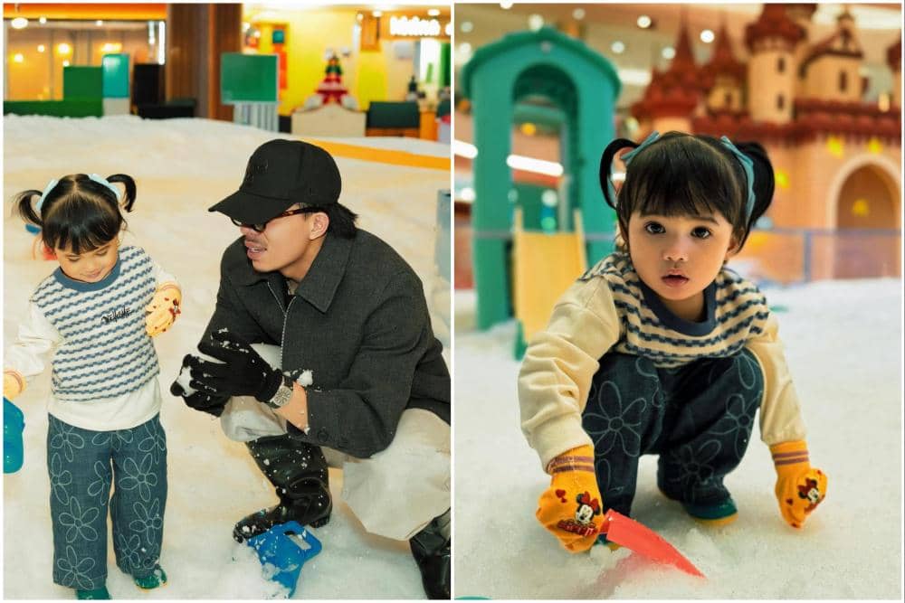 Atta Halilintar menemani Azura main salju.