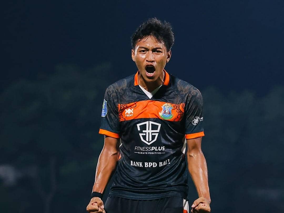 Ketut Dedi usai mencetak gol ke gawang Persebata.