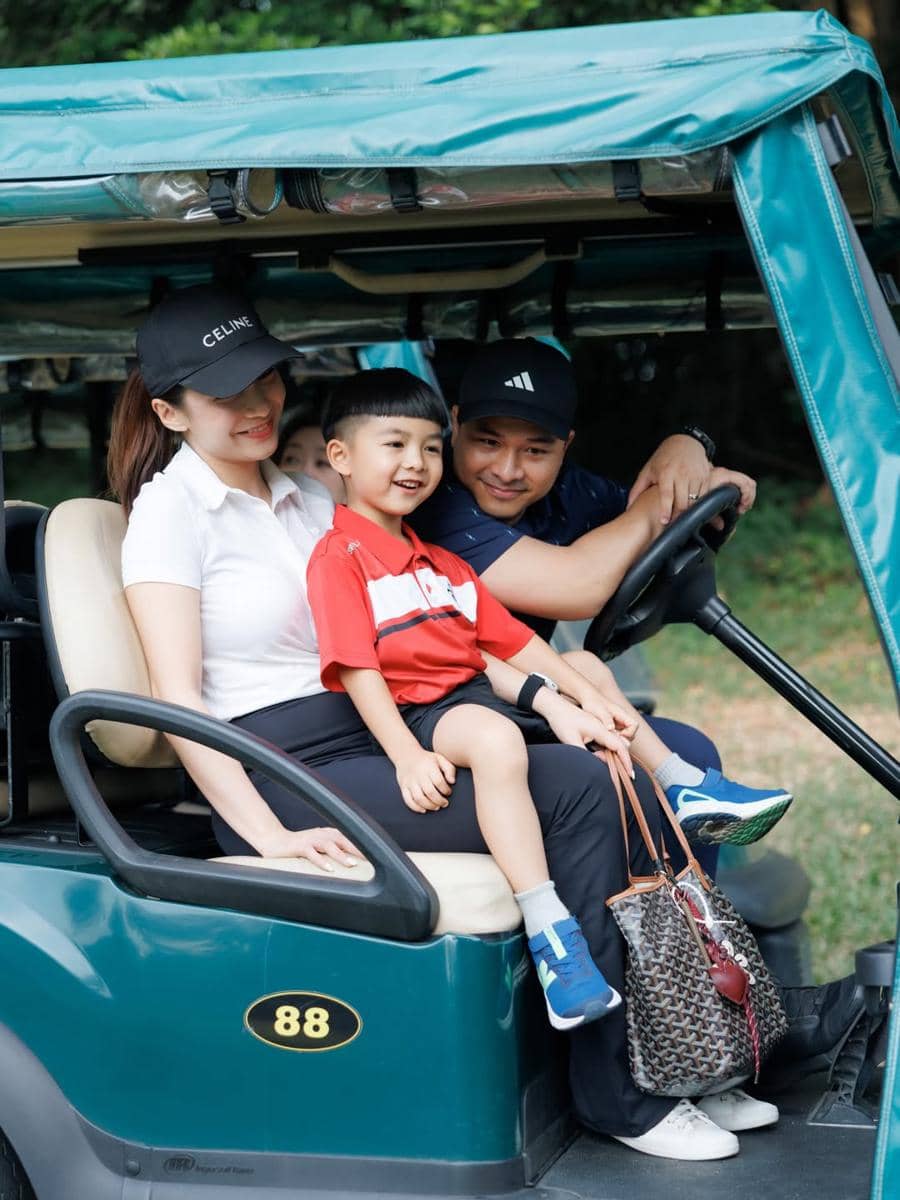 Dante, anak Chelsea Olivia, ikut turnamen golf.