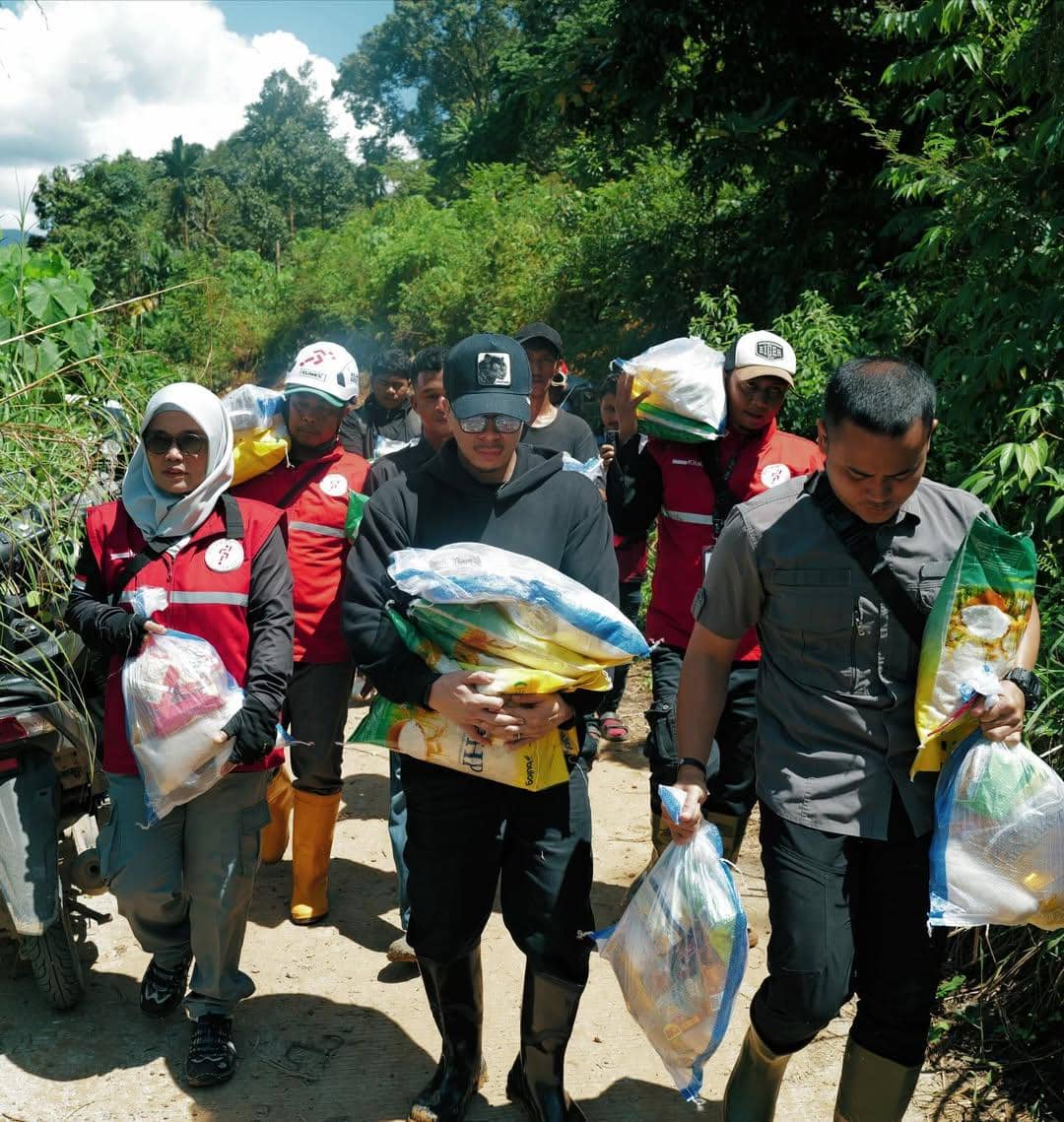 Atta Halilintar beri bantuan kemanusiaan ke Sumatra Barat.