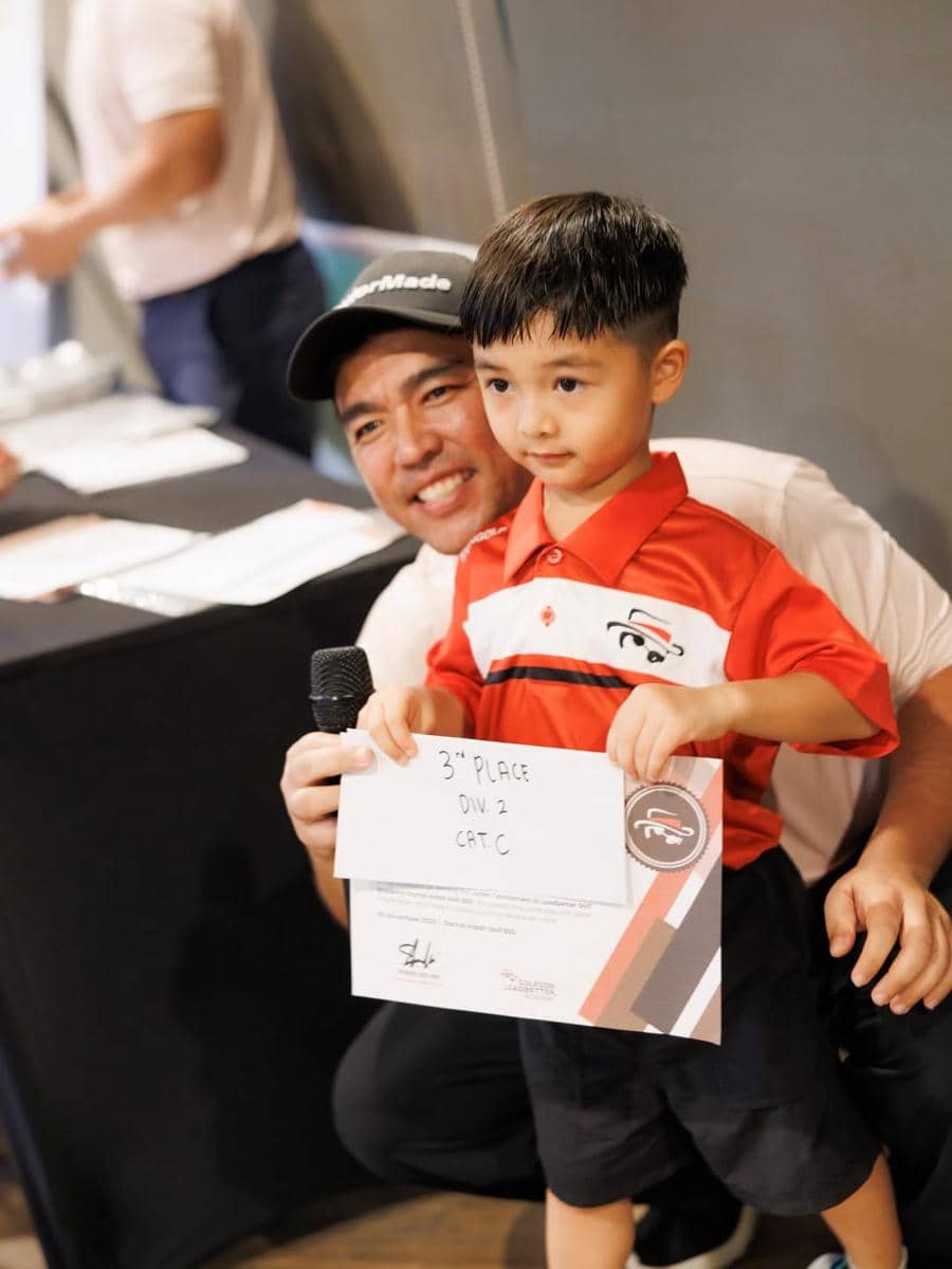 Dante, anak Chelsea Olivia, ikut turnamen golf.