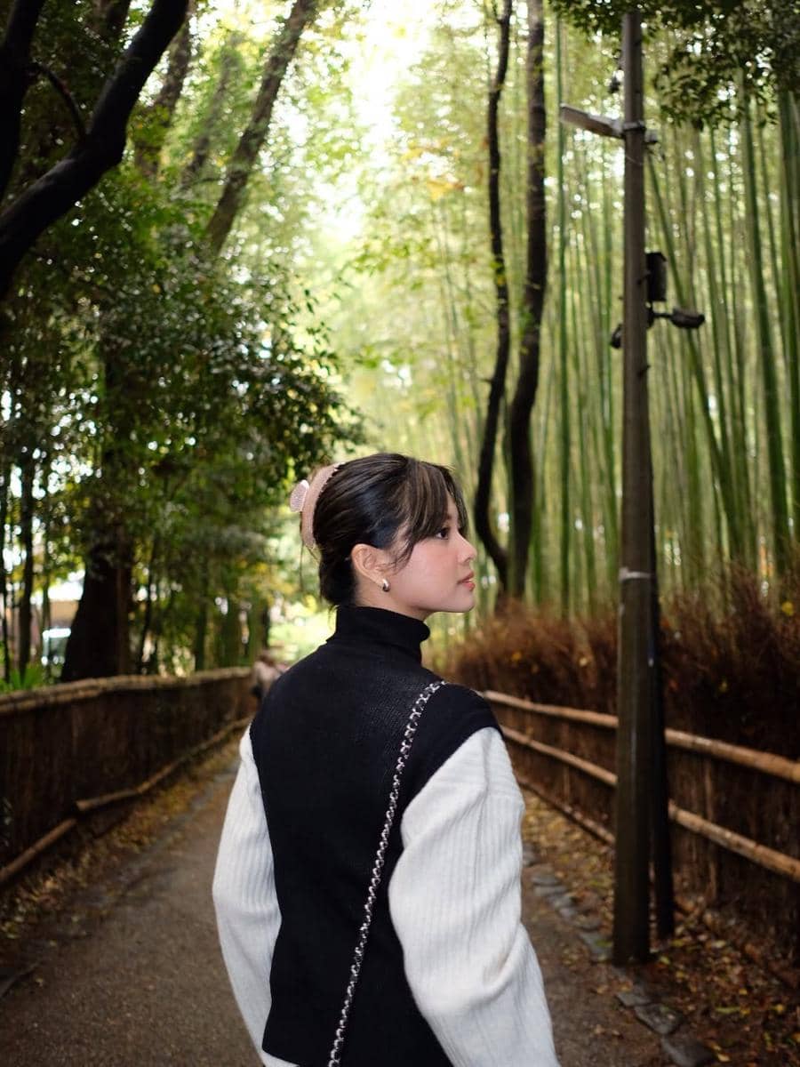 Yoriko Angeline saat jalan-jalan di Arashiyama.