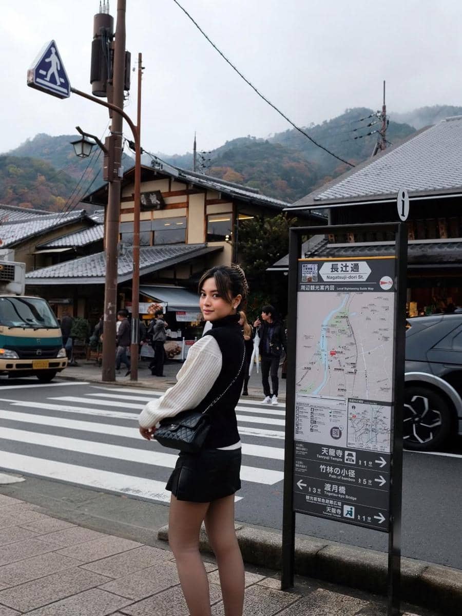Yoriko Angeline saat jalan-jalan di Arashiyama.