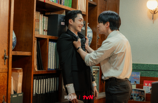 cuplikan drama Typhoon Family