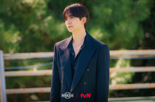 cuplikan drama Typhoon Family