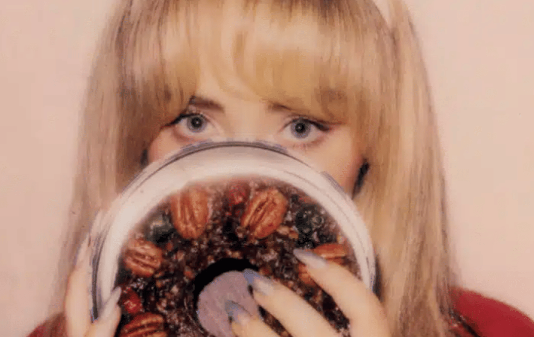 Sabrina Carpenter di EP fruitcake