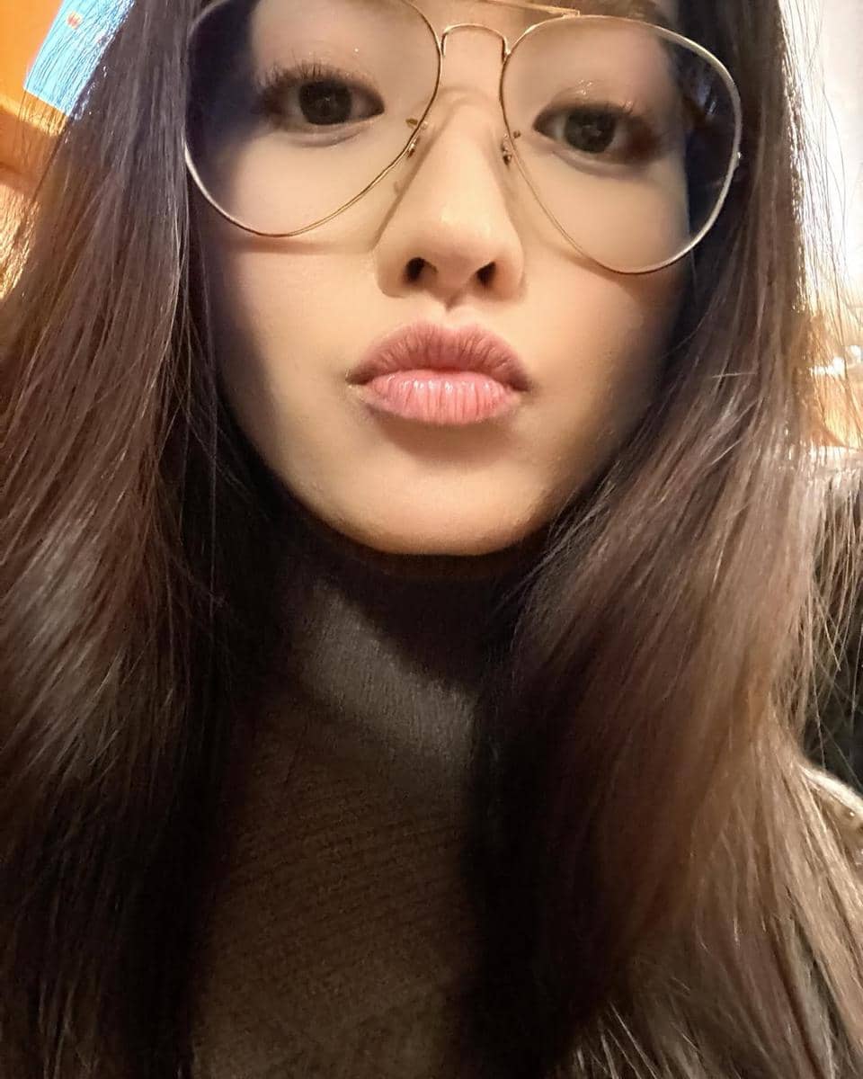 inspirasi makeup natural untuk kuliah ala Natasha Wilona 