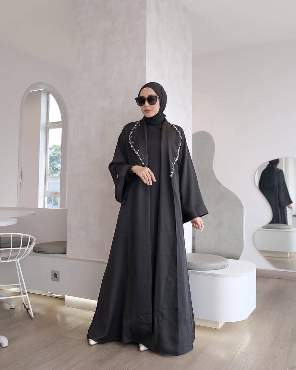 Inspirasi outfit modest wear ala Richa Iskak