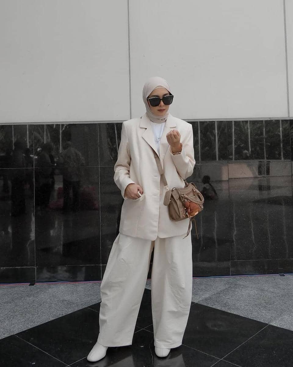 Inspirasi outfit modest wear ala Richa Iskak