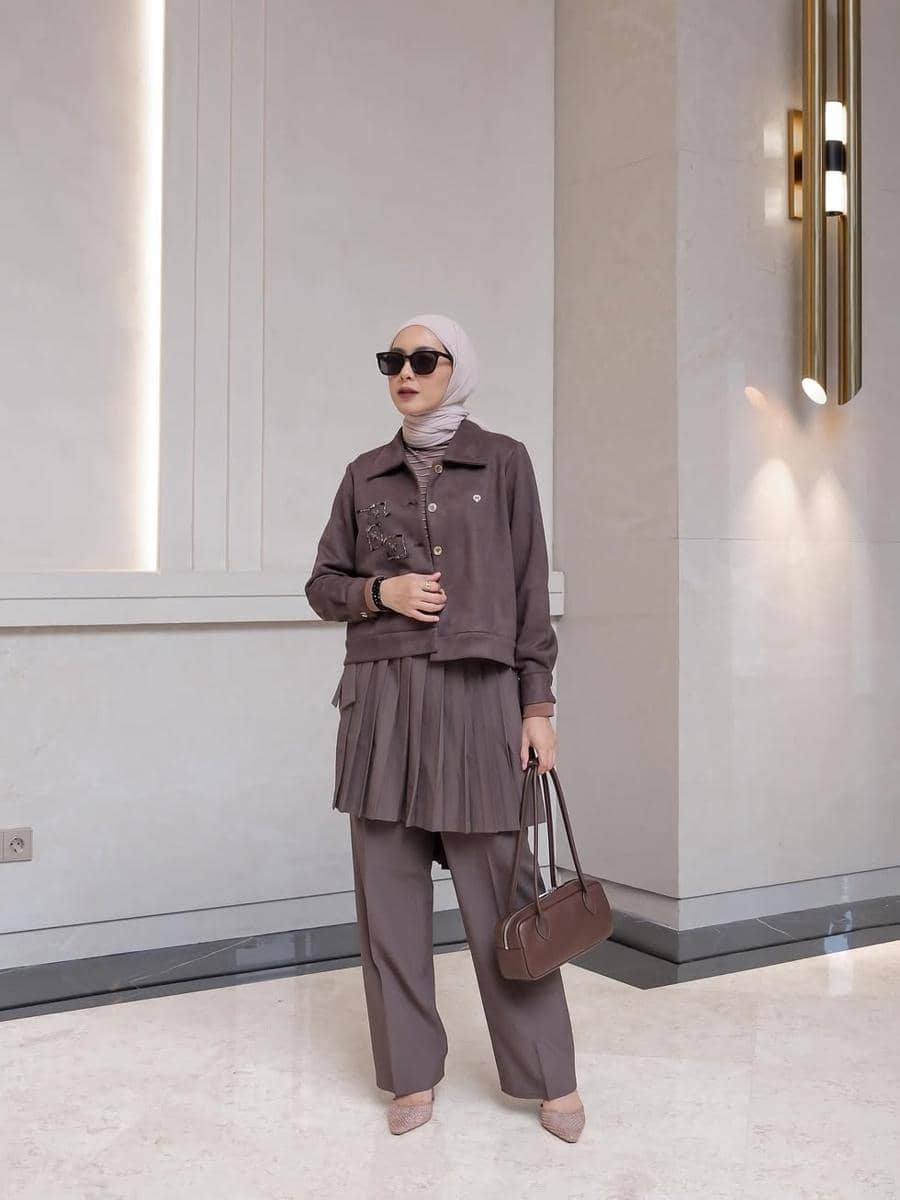 Inspirasi outfit modest wear ala Richa Iskak