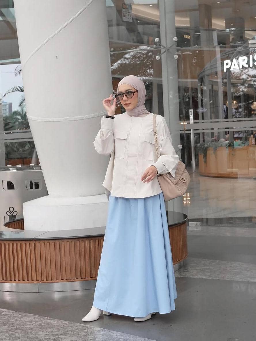 Inspirasi outfit modest wear ala Richa Iskak
