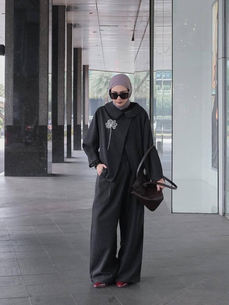 Inspirasi outfit modest wear ala Richa Iskak