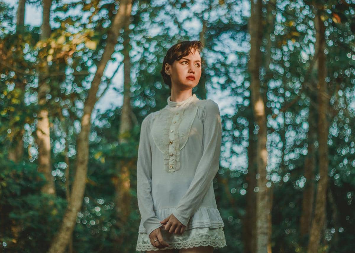 Ilustrasi busana nuansa putih (pexels.com/Photo by Randylle Deligero)