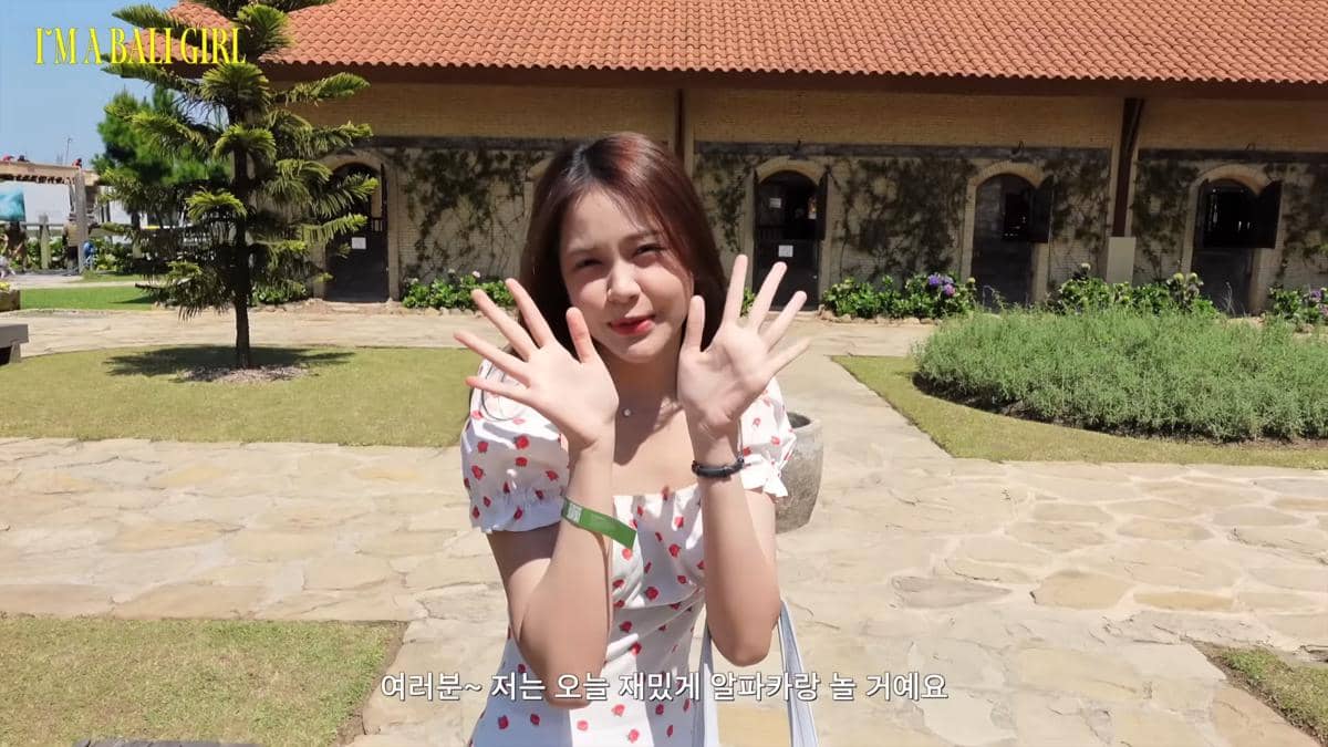 Potret Carmen Hearts2Hearts liburan ke Bali