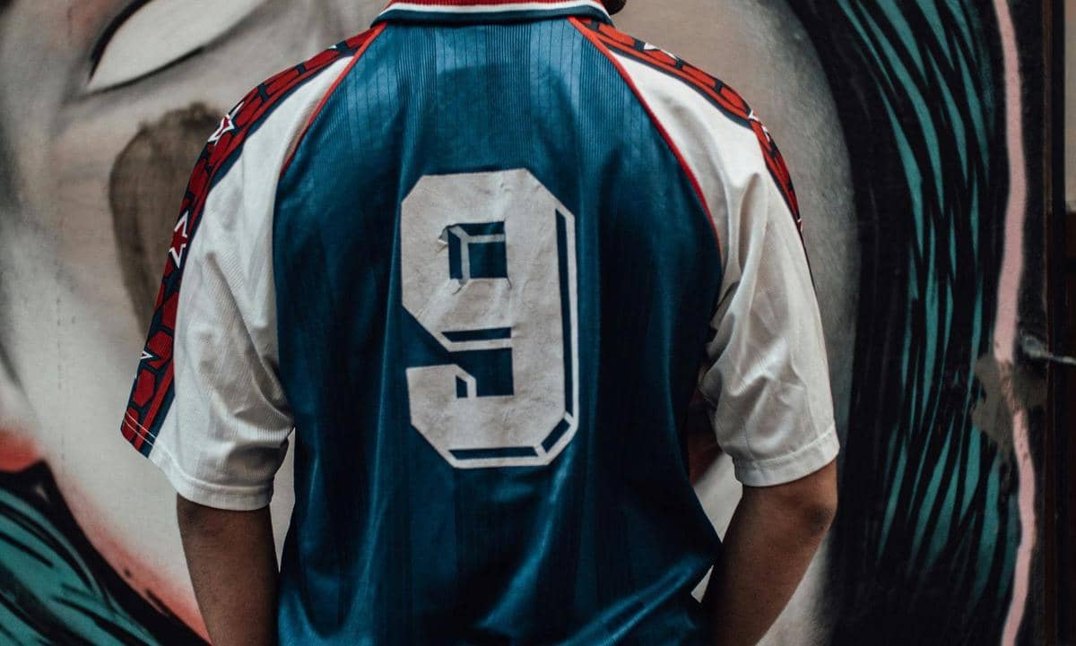 ilustrasi jersey nomor 9