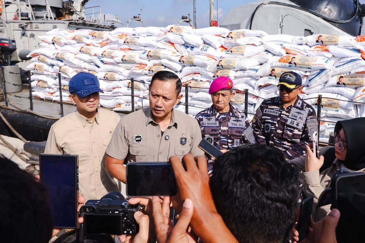 AHY tinjau pelabuhan belawan di Sumatra Utara