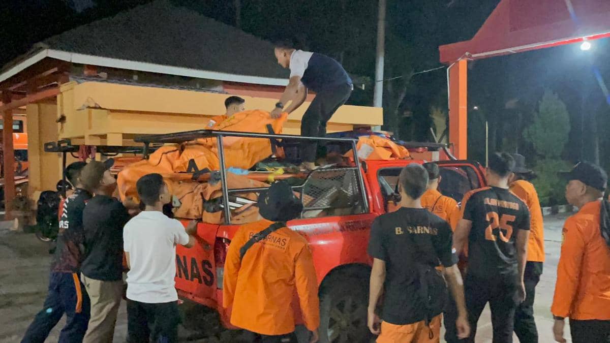 Tim SAR Palembang menerjunkan 15 tim untuk melakukan rescue di Sumbar.