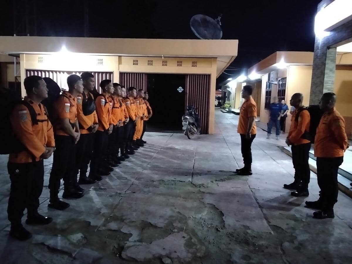 Tim SAR Palembang menerjunkan 15 tim untuk melakukan rescue di Sumbar.
