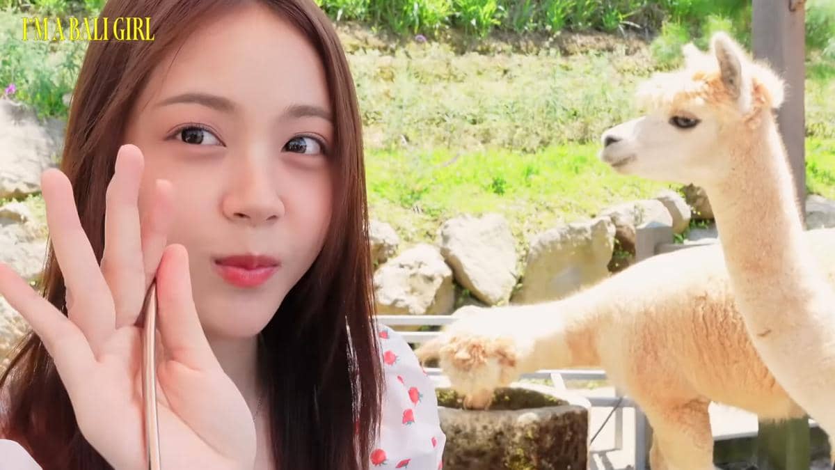 Potret Carmen Hearts2Hearts liburan ke Bali