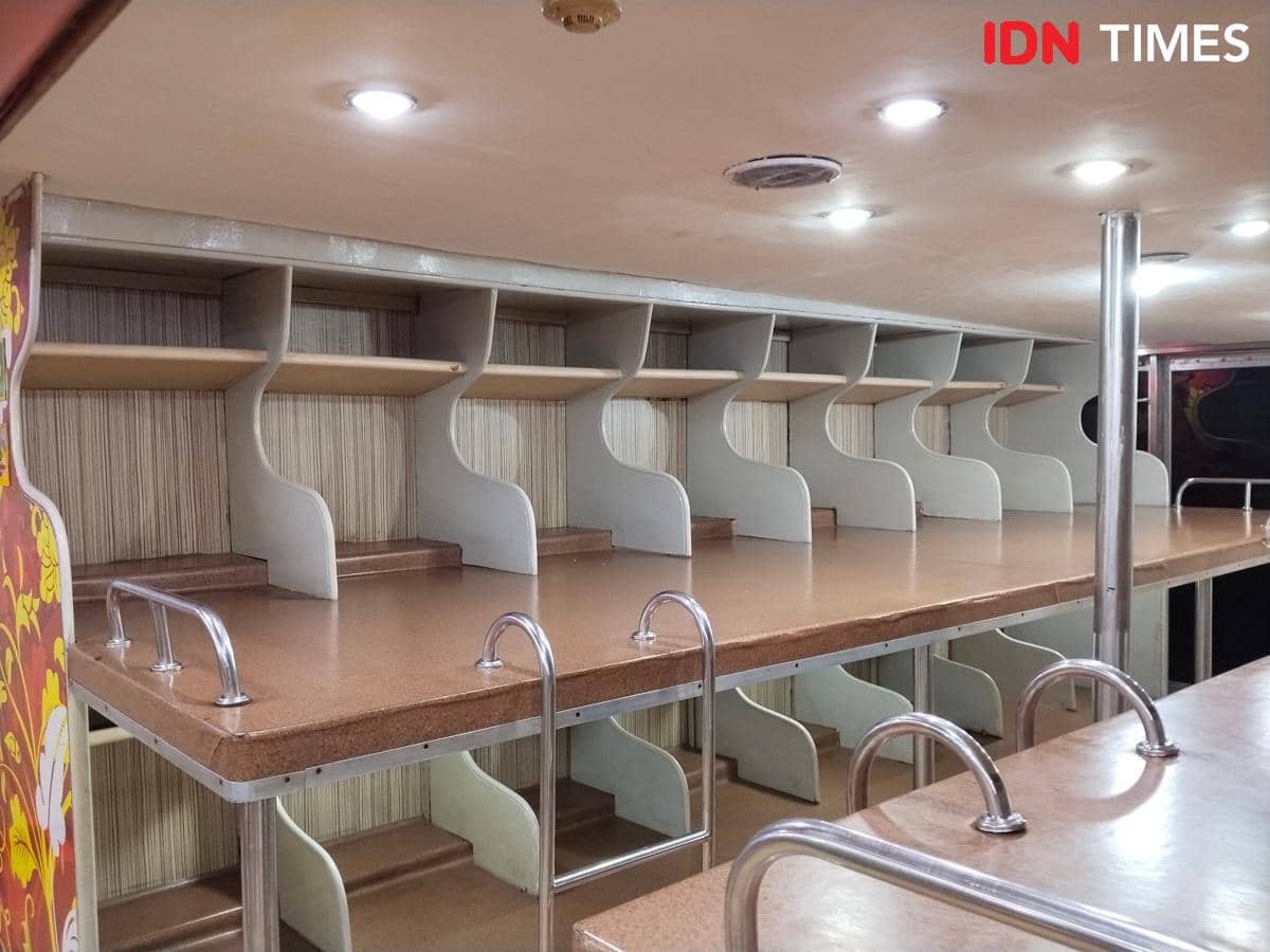 Potret tempat tidur di KM Dharma Kencana