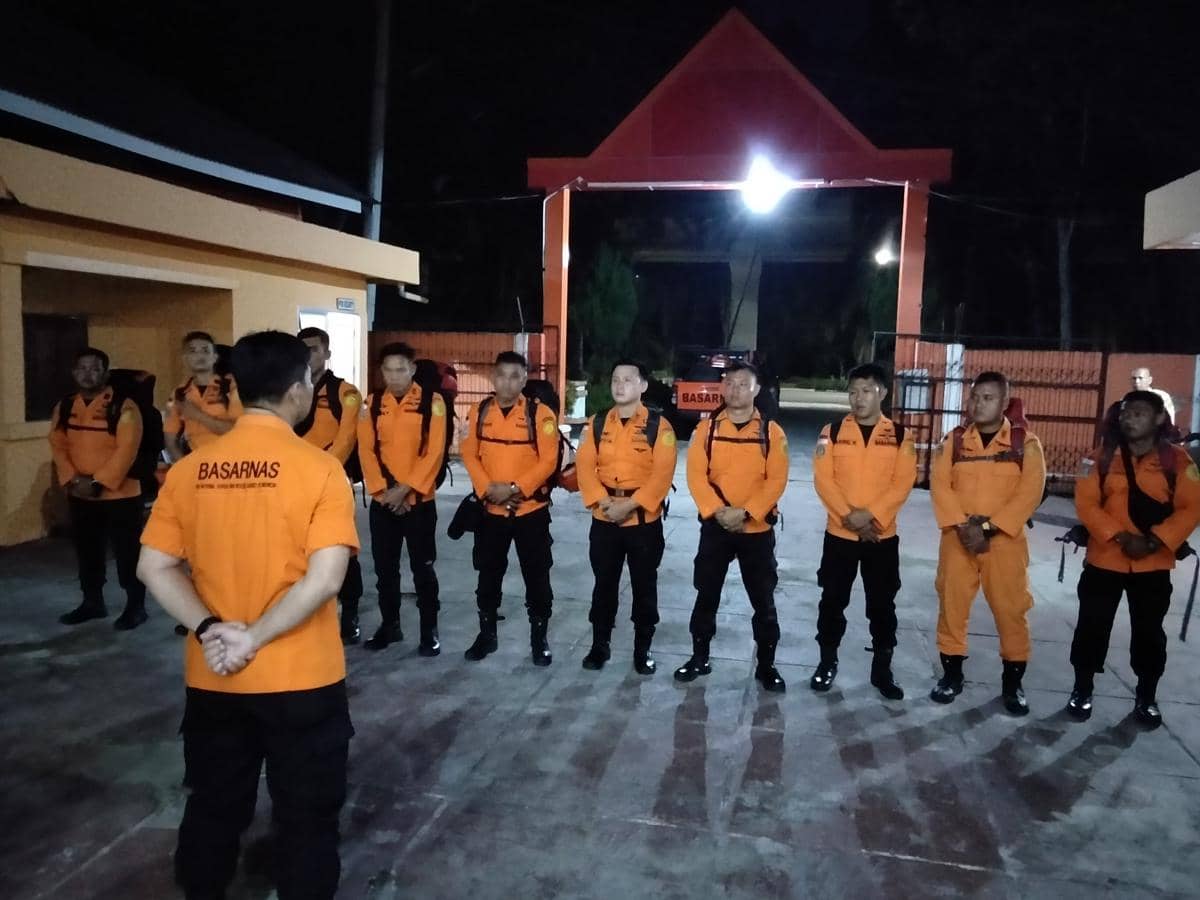 Tim SAR Palembang menerjunkan 15 tim untuk melakukan rescue di Sumbar (Dok: Kantor SAR Palembang)