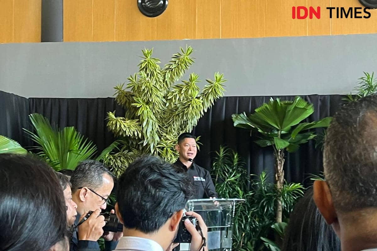 Ketua Umum Komite Olimpiade Indonesia (KOI), Raja Sapta Oktohari dalam peluncuran jersey tim Indonesia untuk SEA Games 2025 