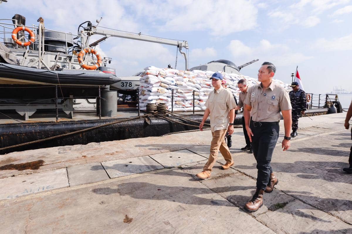 AHY tinjau pelabuhan belawan di Sumatra Utara