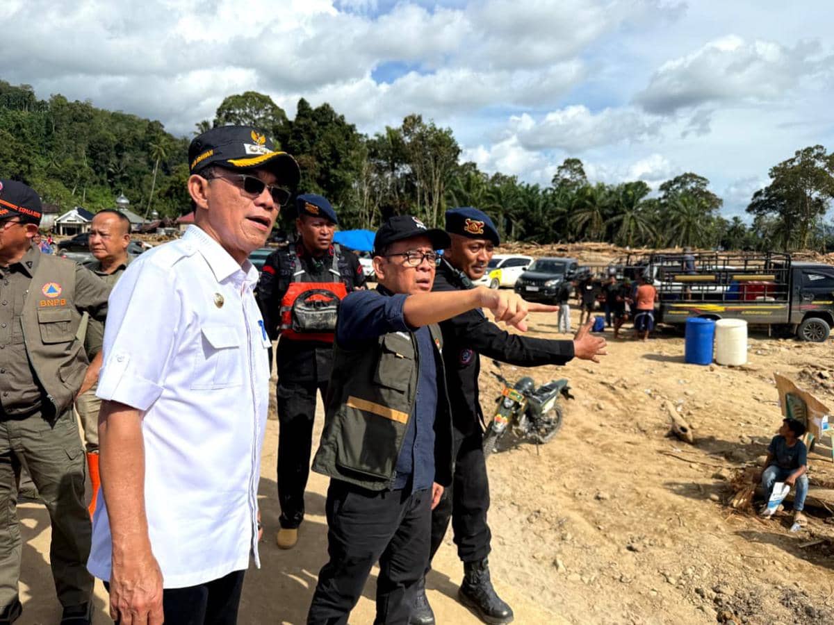 Menko PMK Pratikno tinjau lokasi bencana di Sumatra