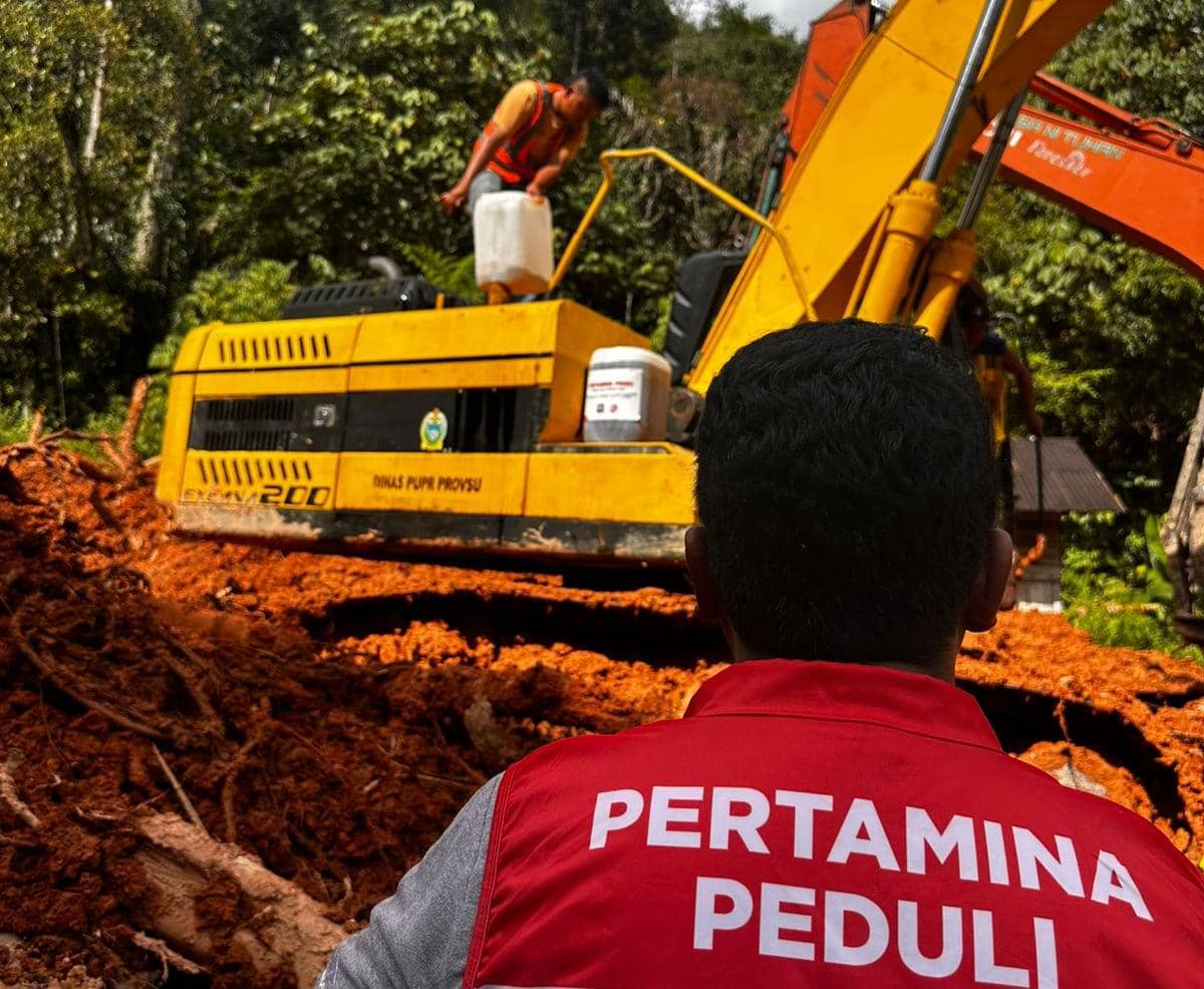 Pertamina menyalurkan langsung dexlite untuk alat berat penanganan bencana Sumut (dok.Pertamina)