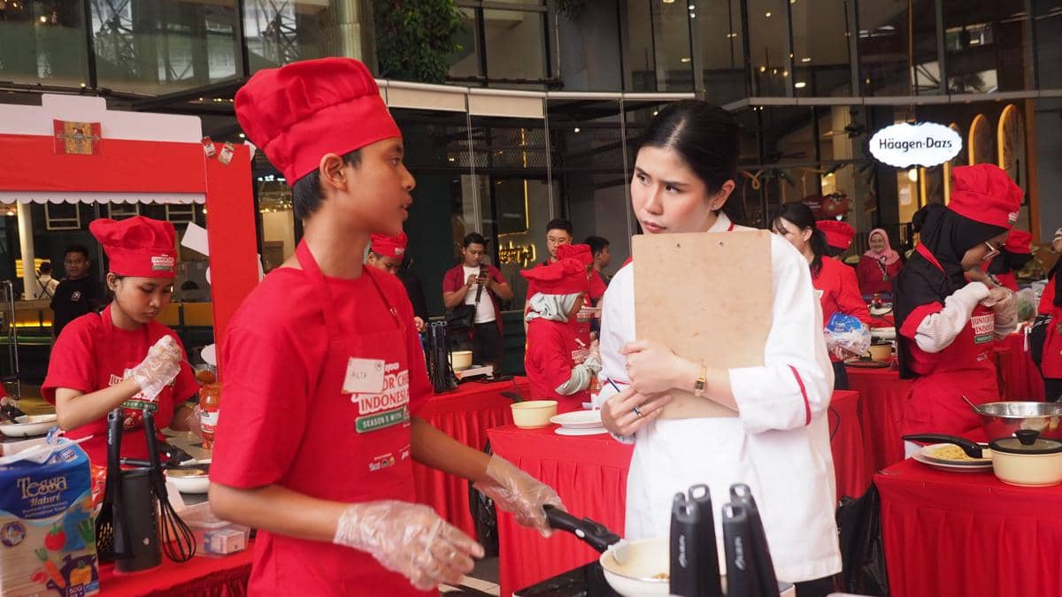 Proses Penilaian Finalis dari Grand Final Weyoco Junior Chef Indonesia Season 5 oleh Chef Machel pada Sabtu (22_11).JPG