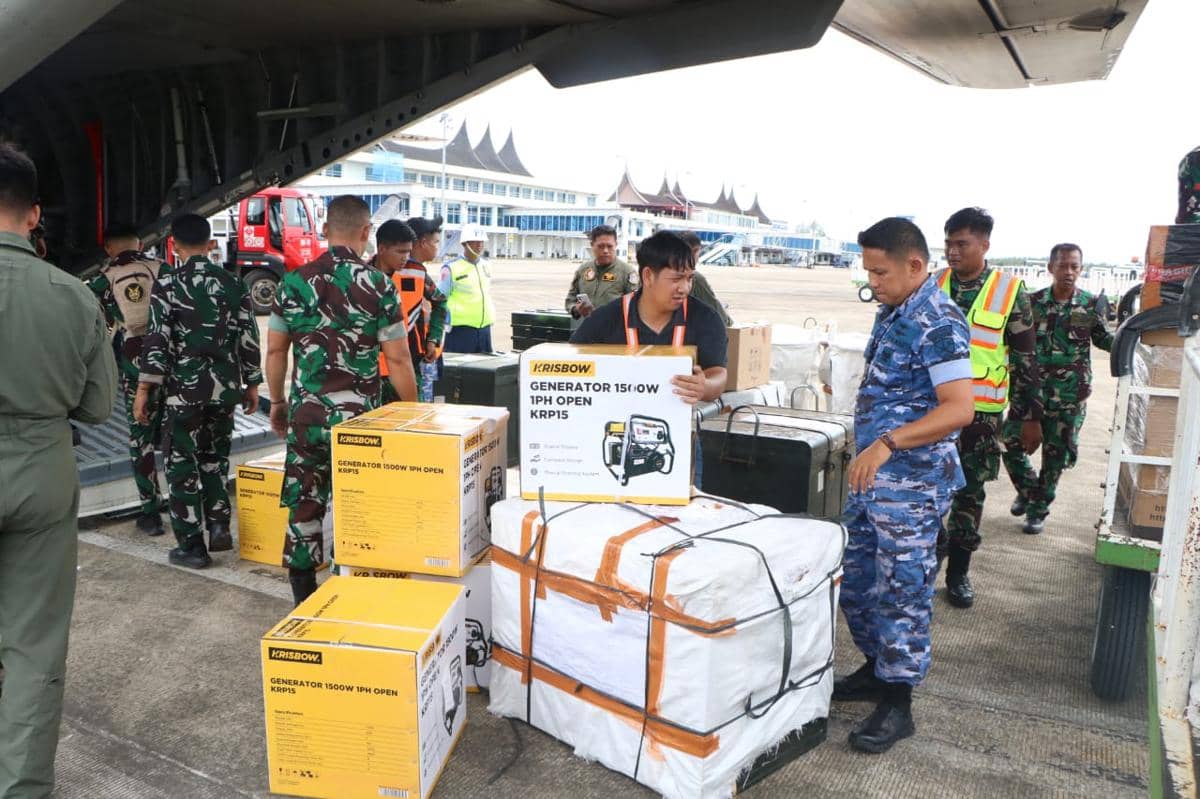 TNI AU kirim bantuan untuk Sumbar