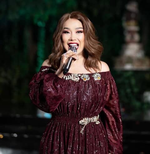 7 Artis yang Menikah di Makkah dan Madinah, Ada Dara Arafah | IDN Times