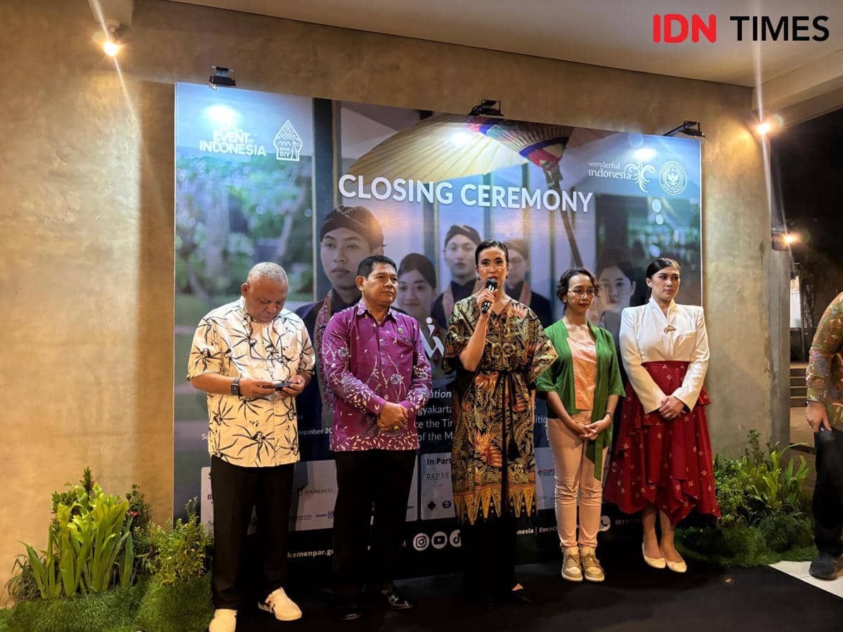 Penutupan Wonderful Indonesia Wellness (WIW) 2025, di Asram Edupark Sleman, Minggu (31/11/2025) malam. (IDN Times/Herlambang Jati Kusumo)
