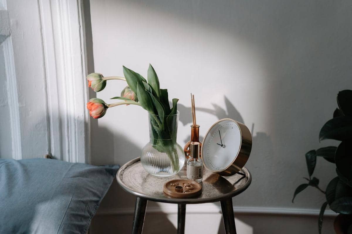 ilustrasi meja sudut 