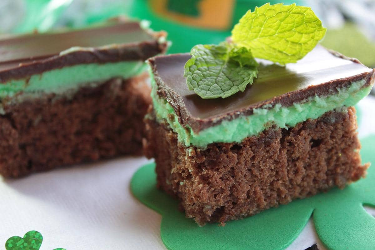 ilustrasi chocolate mint cake