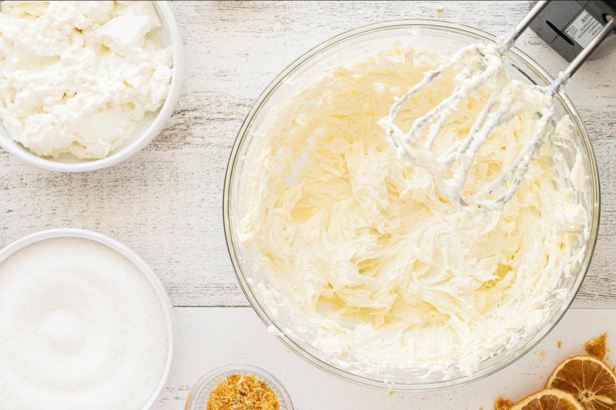 Ilustrasi membuat adonan creaming