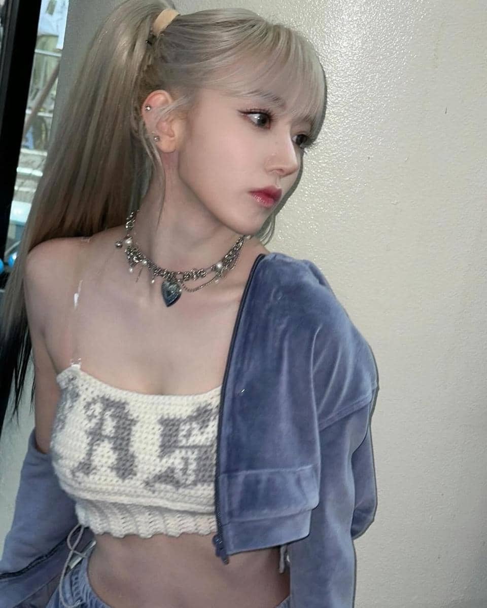 Koleksi rajutan Sakura LE SSERAFIM